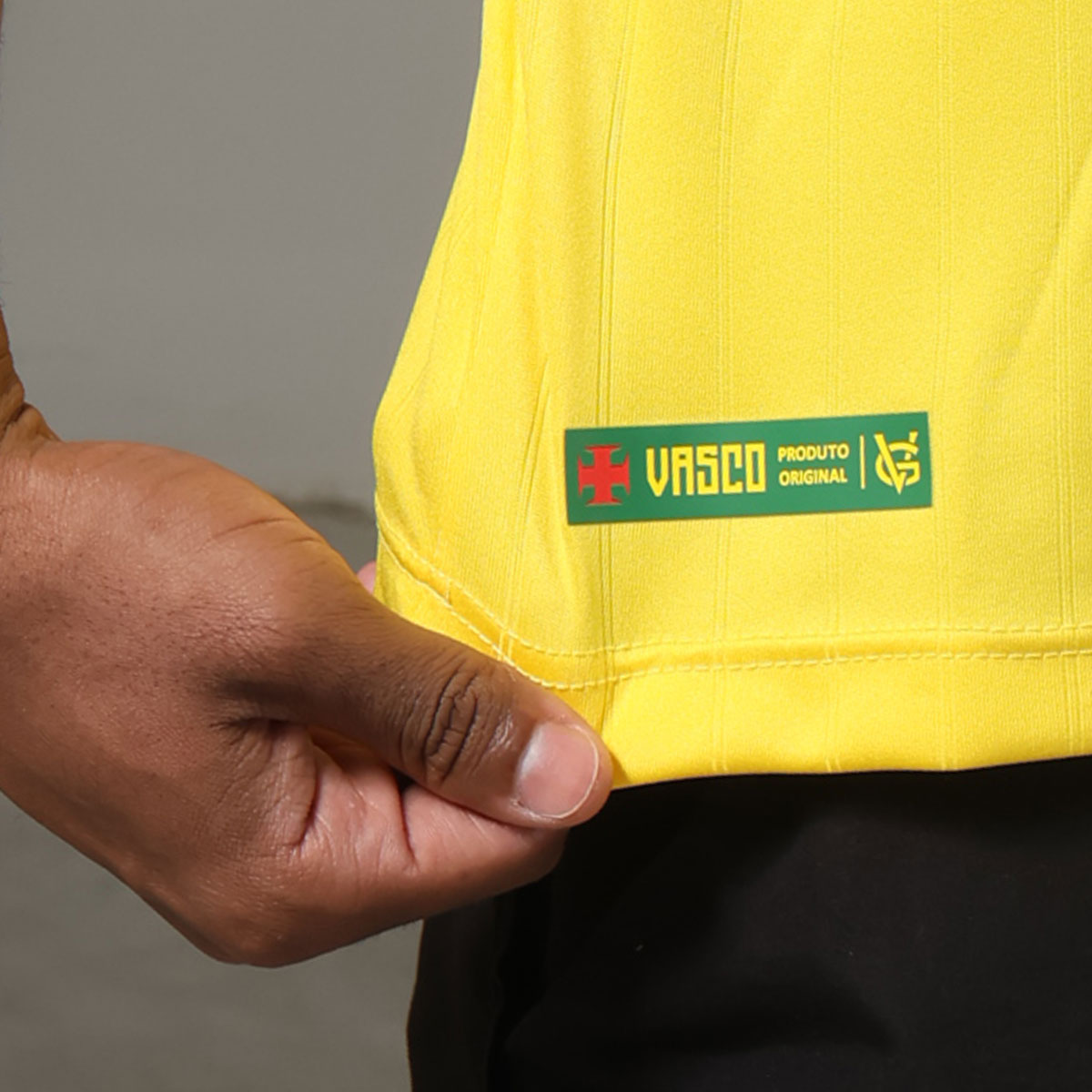 https://images.tcdn.com.br/img/img_prod/1006590/camisa_vasco_canaria_da_colina_masculina_9_20260528223756_e68241c0ac98.jpg