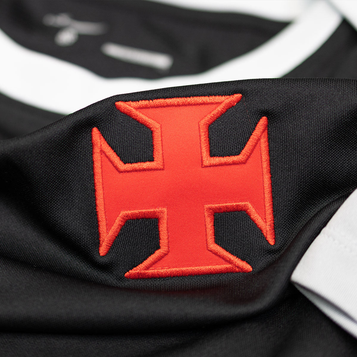 https://images.tcdn.com.br/img/img_prod/1006590/camisa_vasco_treino_26_feminina_5_20260522110211_7e71015c474d.jpg